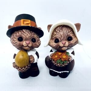 Vintage Hallmark thanksgiving shakers Salt Pepper figurine squirrel chipmunk